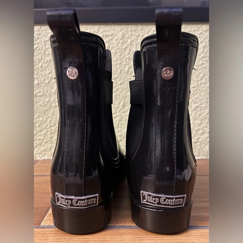 Juicy Couture Tarain Black Chelsea Pull-On Ankle Rain Boots Size: 9